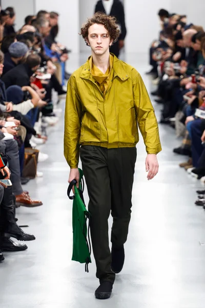 Look 18